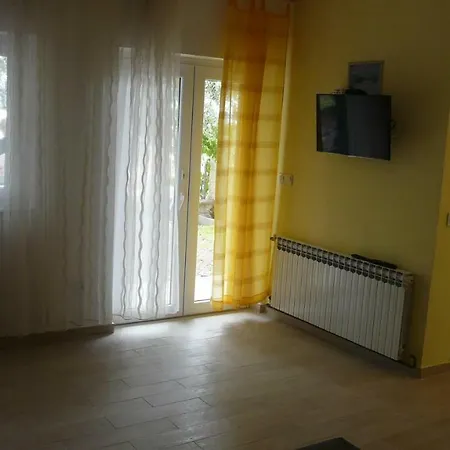 Sara *